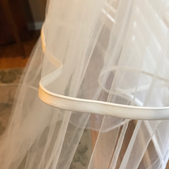 Pronovias Cathedral Length Veil #V_3355 - Picture 3 of 7